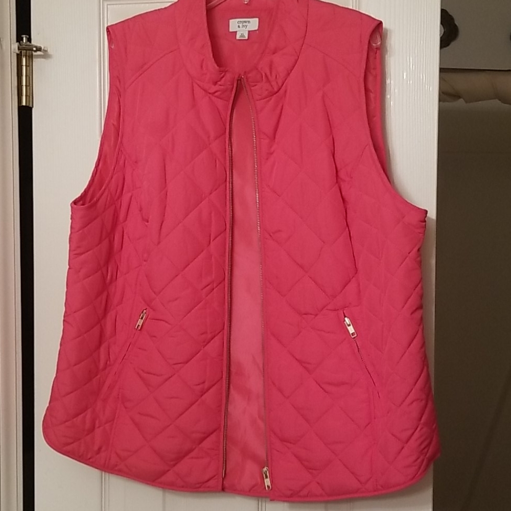 CROWN & IVY pink zipper vest